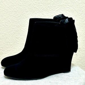 Nine West Optimistic black suede wedge ankle boots, size 8.5